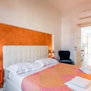 Guesthost - Santa Maria Novella Cozy Flat Apartment